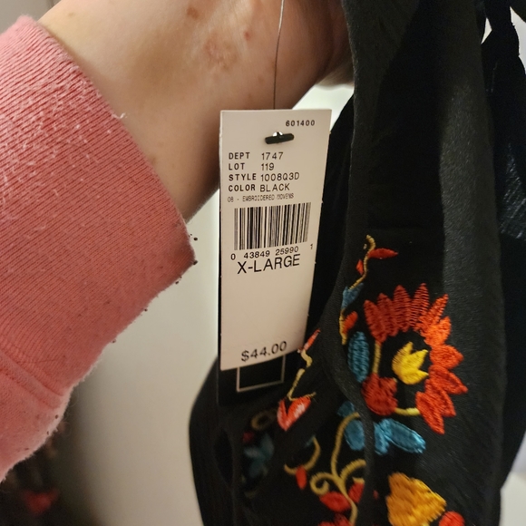 Beautiful Black Peasant Top - Picture 4 of 4